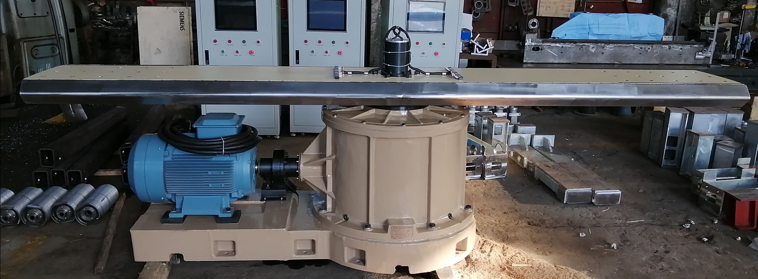 轉(zhuǎn)臂式加速度過載模擬實(shí)驗(yàn)臺(圖1)